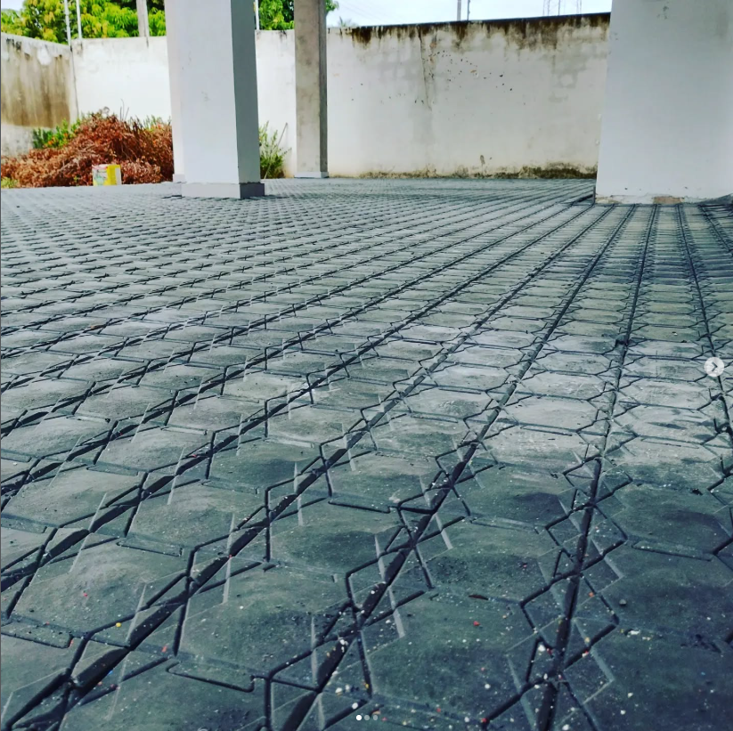 Proteção de piso em área externa com placas Protege Piso